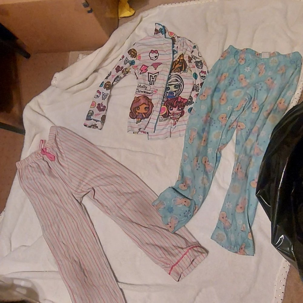PJ'S - Picture 2 of 2